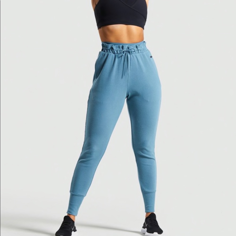 Gymshark studio pants / size Medium / never worn!